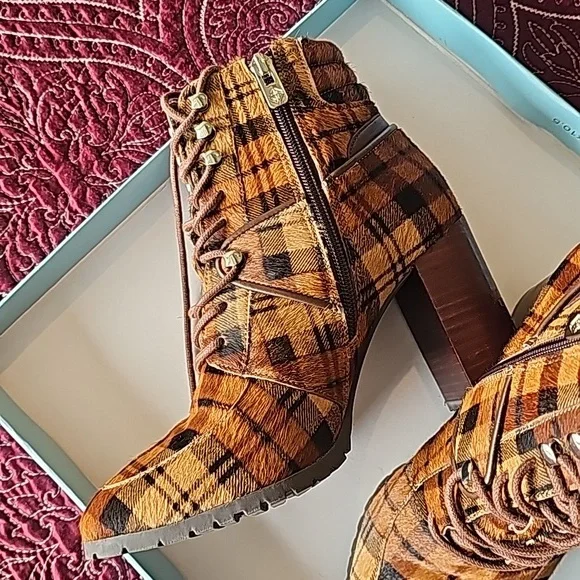 Booties - Picture 3 of 9